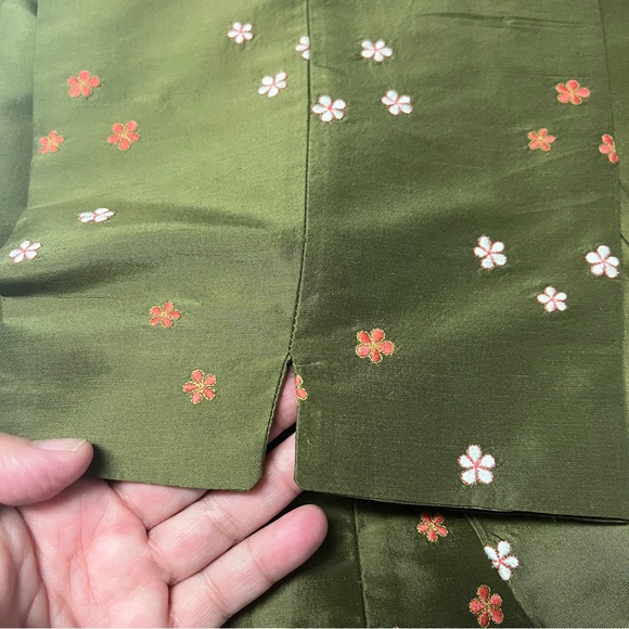 Ann Taylor Crop Pants womens 12P embroidered Flowers Green Side Zip flat front - Picture 9 of 9